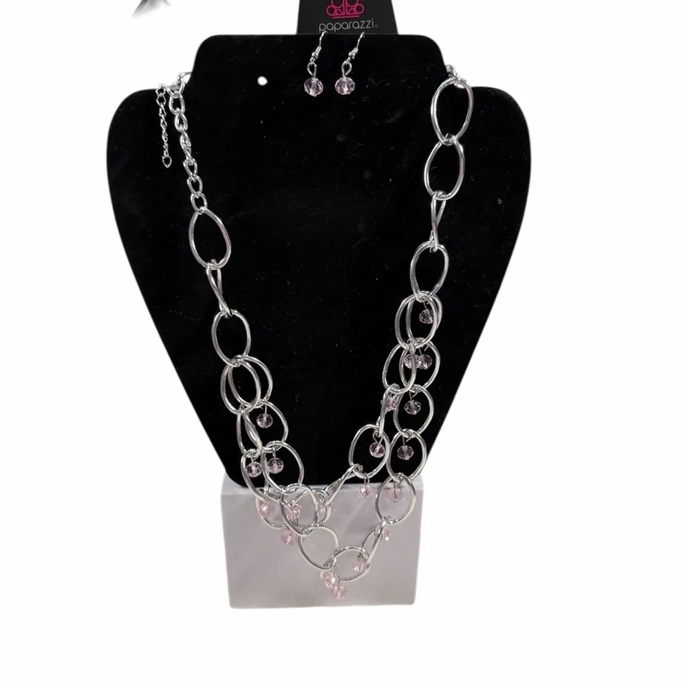 🩷5/$10🩷 paparazzi Silver-Link Necklace with Light Pink Bead Drops